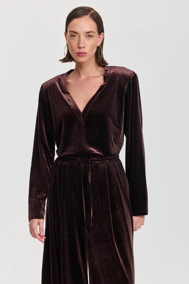 חולצת פנקייק קטיפה כריות נשלפות מפתח וי ארוכה חום שוקולד