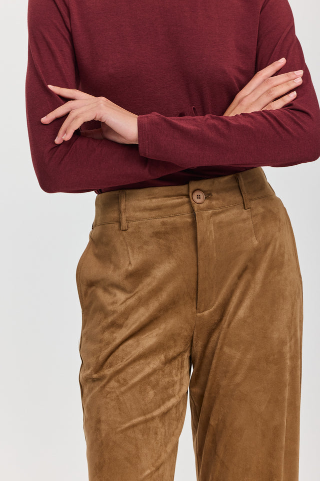 מכנסיים מחויטים קפה זמש קאמל