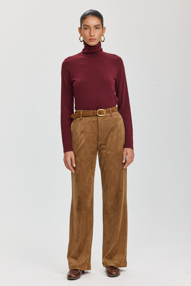 מכנסיים מחויטים קפה זמש קאמל