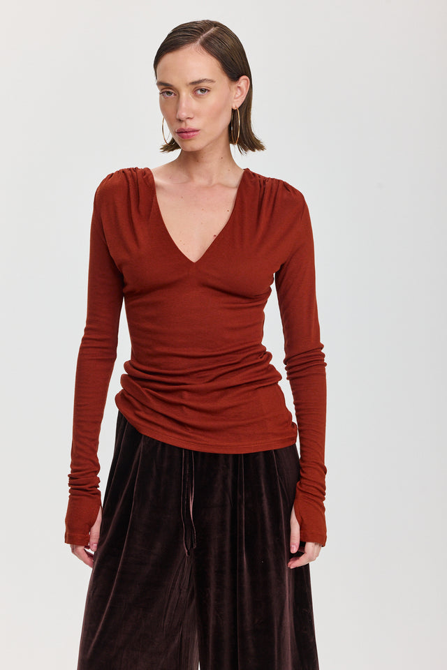 חולצת ריזוטו מפתח וי כיווצים בכתפיים שרוולים ארוכים חמרה