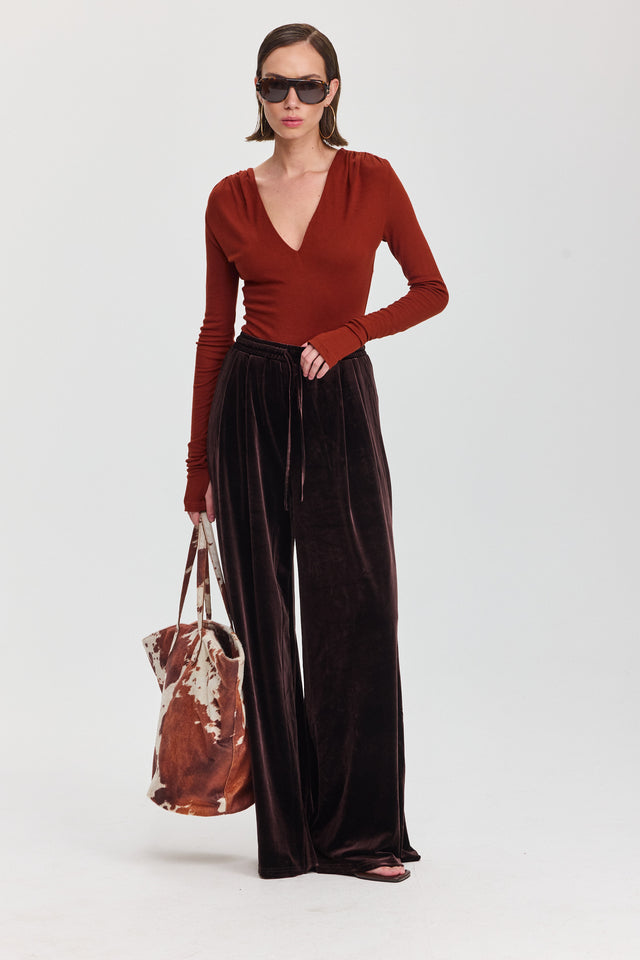 חולצת ריזוטו מפתח וי כיווצים בכתפיים שרוולים ארוכים חמרה