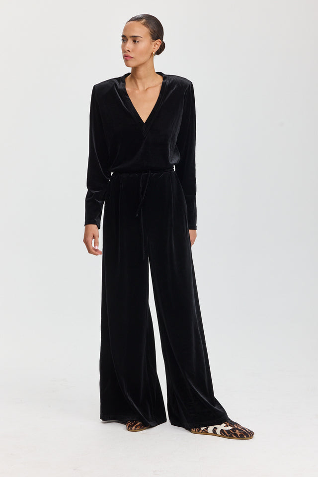 חולצת פנקייק קטיפה כריות נשלפות מפתח וי ארוכה שחורה