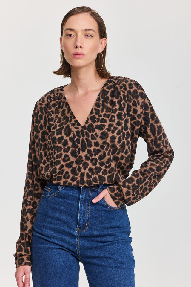 חולצת וי כיווצים ארוכה מנומר חום