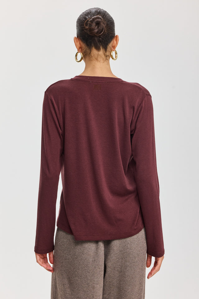 חולצת קוקיז מפתח וי בורגנדי