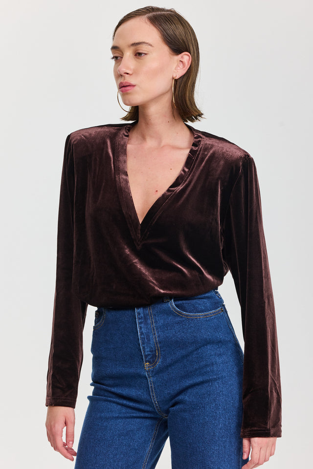 חולצת פנקייק קטיפה כריות נשלפות מפתח וי ארוכה חום שוקולד