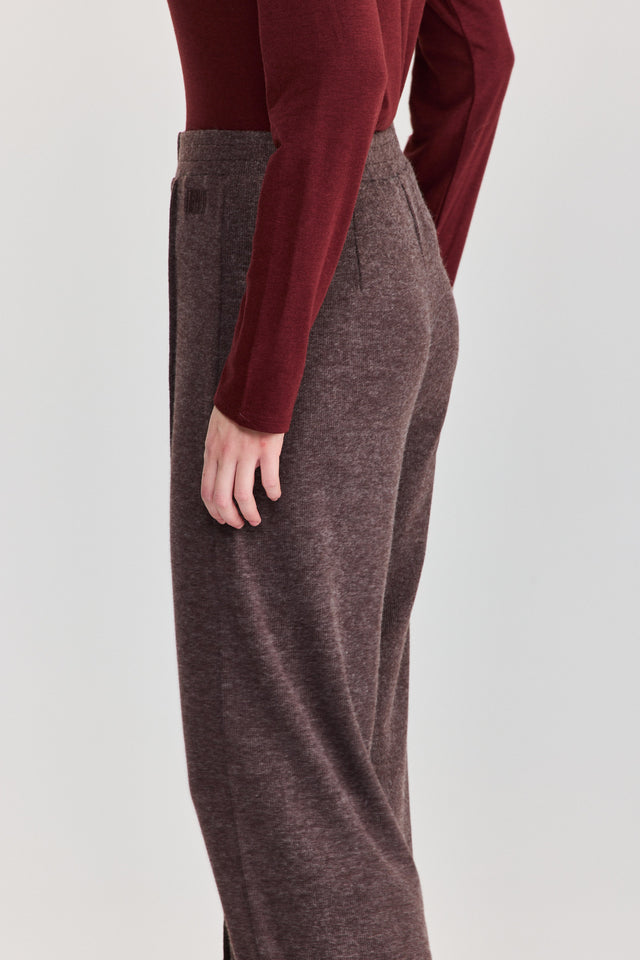 מכנסיים מחוייטים סריג וויסקי רוכסן גומי חום טראפל