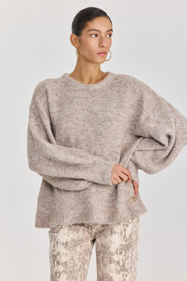 סוודר פרזנט פלאפי בז' טראפל