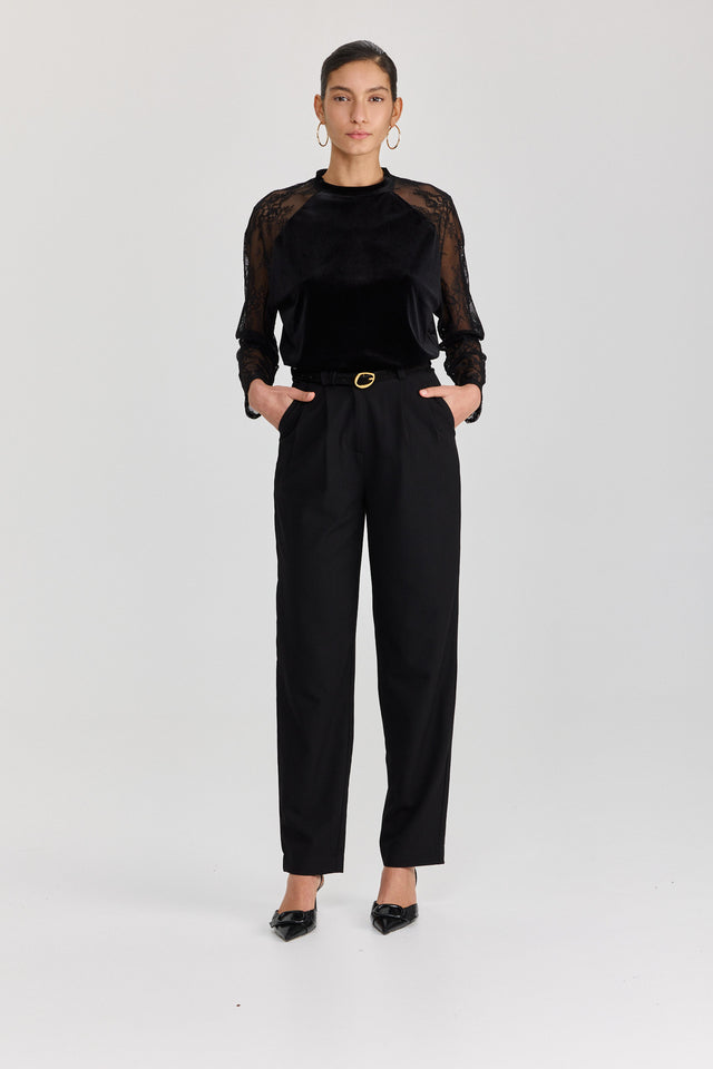 חולצת קטיפה league שרוולי תחרה שחורה