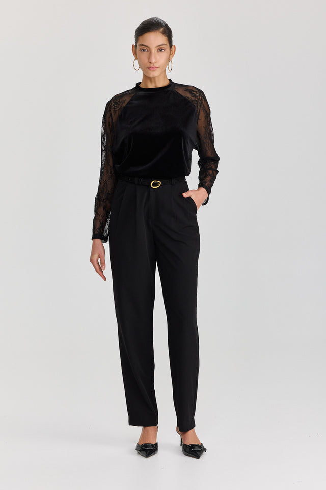 חולצת קטיפה league שרוולי תחרה שחורה