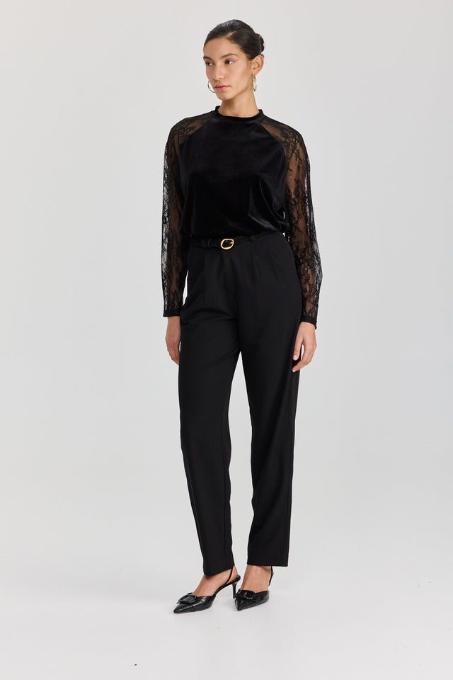 חולצת קטיפה league שרוולי תחרה שחורה