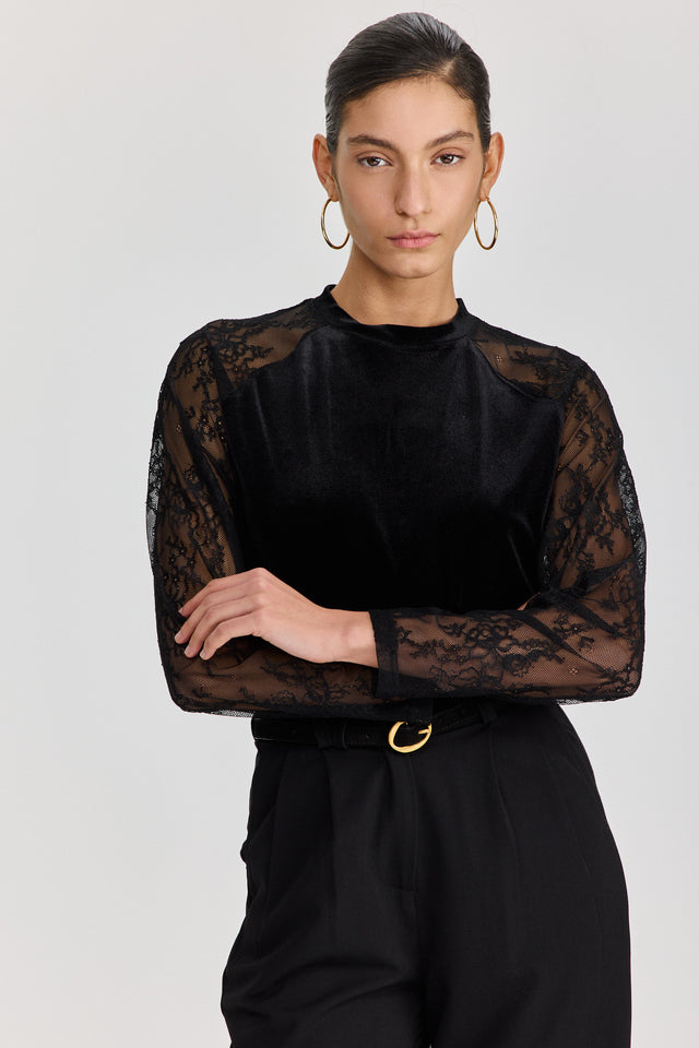 חולצת קטיפה league שרוולי תחרה שחורה