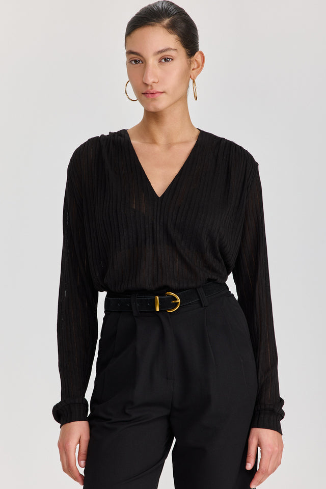 חולצת וי כיווצים ארוכה שחורה