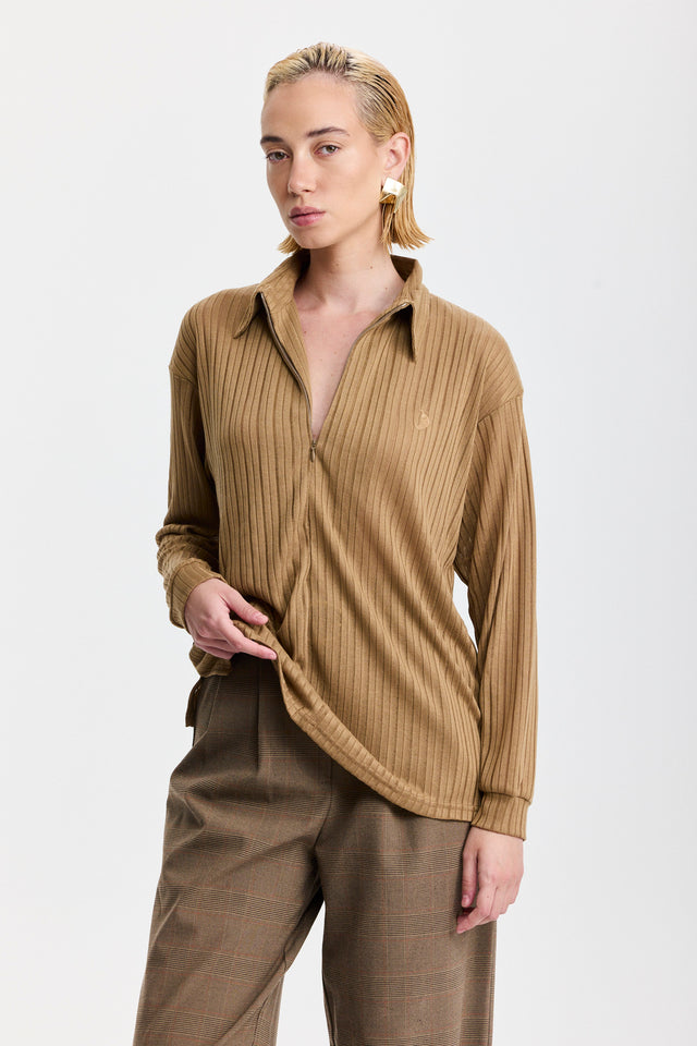 חולצת זיפר וונט שרוולים ארוכים מוקה