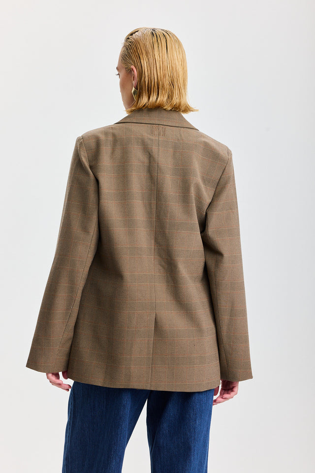 בלייזר מחוייט חום משבצות