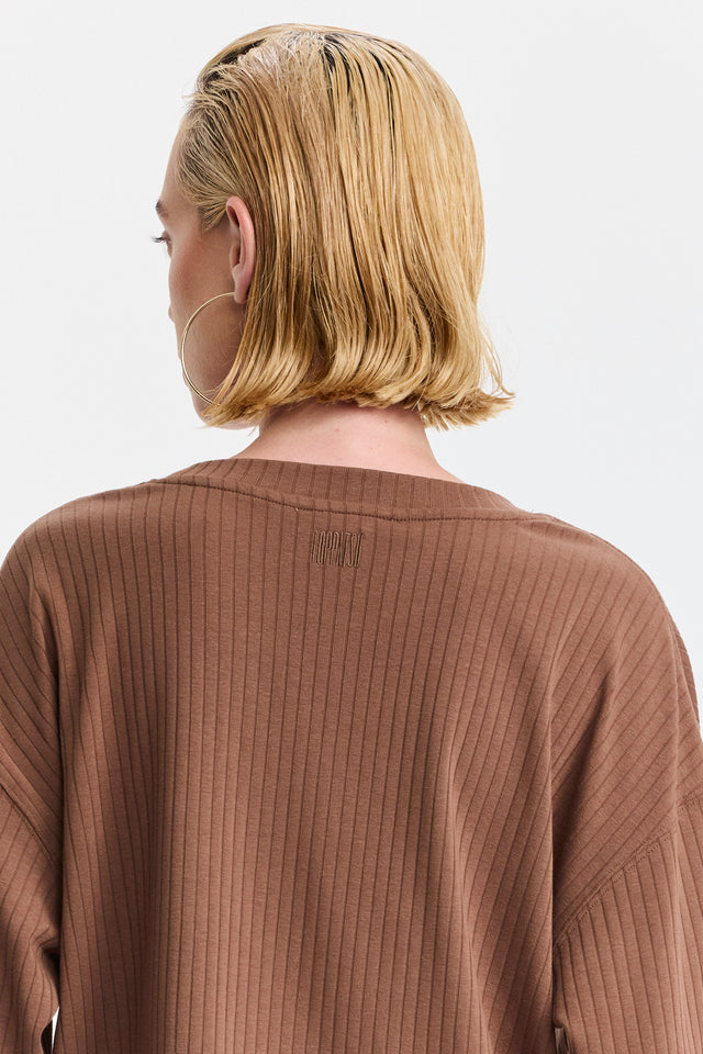 חולצת ספייסי ריב ארוכה חום שוקולד