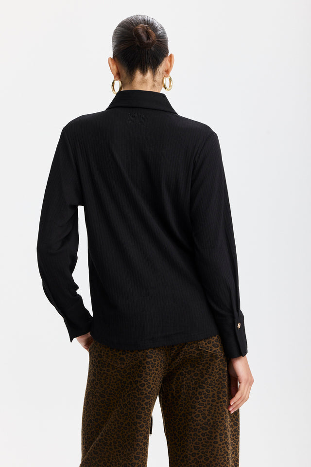 חולצה מכופתרת פינה קולדה ספייסי ארוכה שחורה