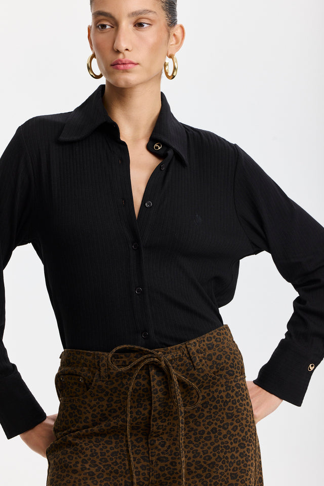 חולצה מכופתרת פינה קולדה ספייסי ארוכה שחורה