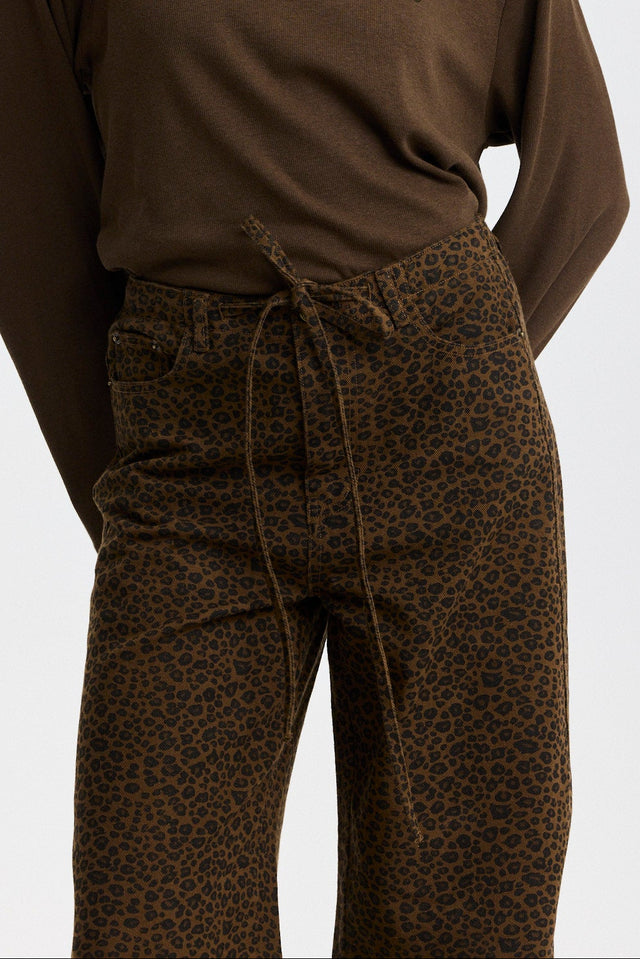 מכנסי ג'ינס טופו מתרחבים קשירה מנומרים