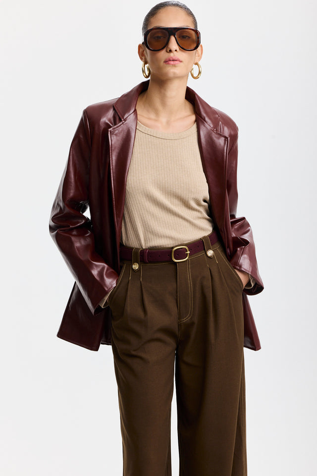 בלייזר קרק פאי דמוי עור מחוייט בורגנדי