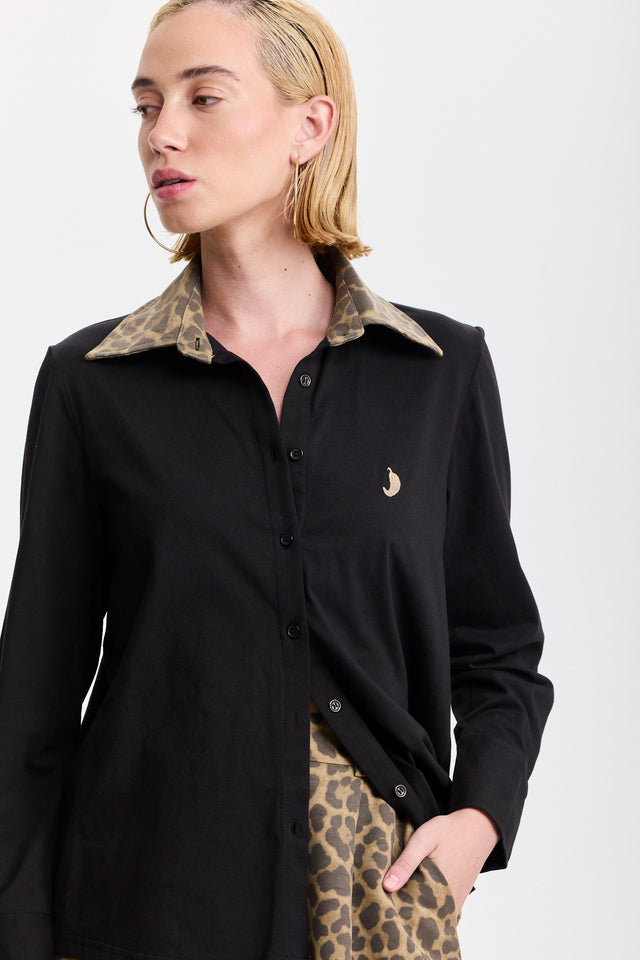 חולצה מכופתרת ספייסי ארוכה שחורה צווארון מנומר