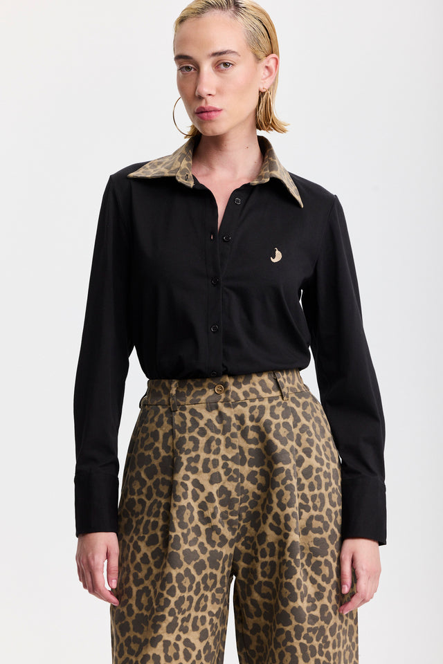 חולצה מכופתרת ספייסי ארוכה שחורה צווארון מנומר