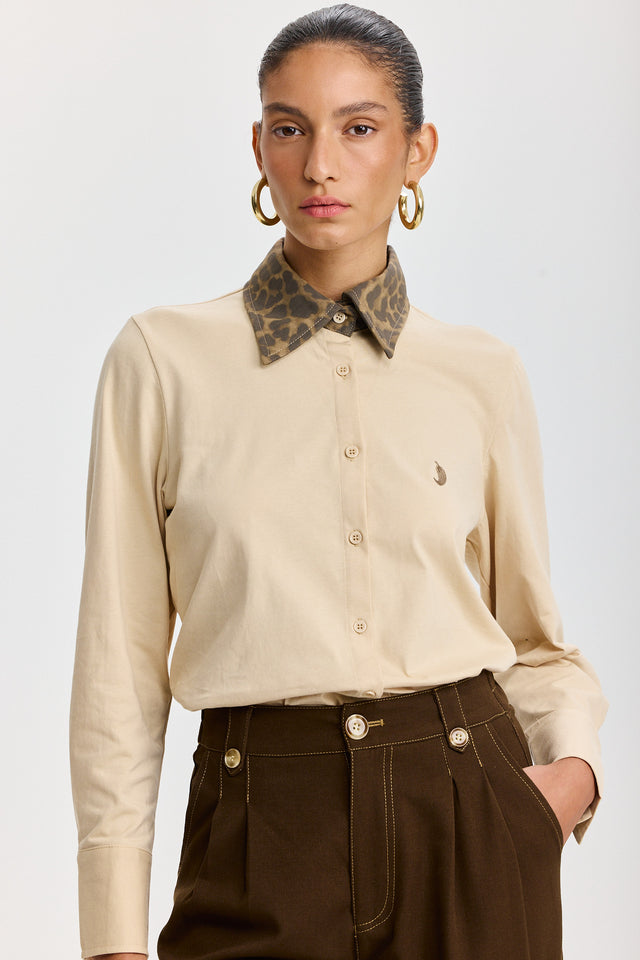 חולצה מכופתרת ספייסי ארוכה שמנת צווארון מנומר