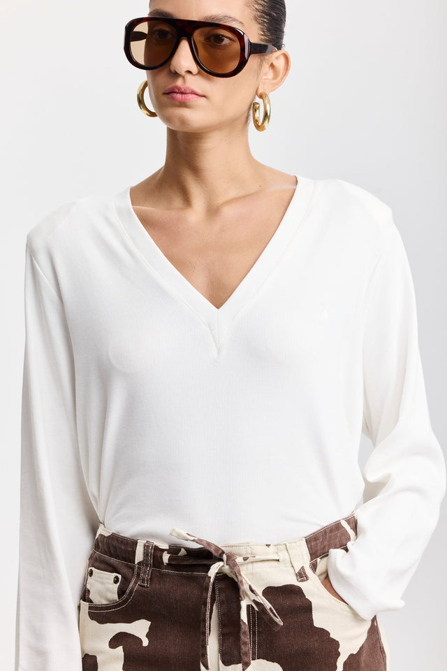 חולצת פנקייק מפתח וי שרוולים ארוכים וכריות נשלפות לבן
