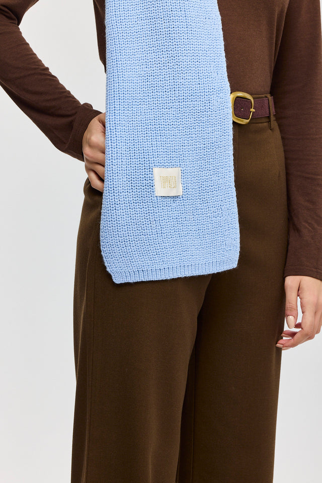 צעיף סרוג תכלת