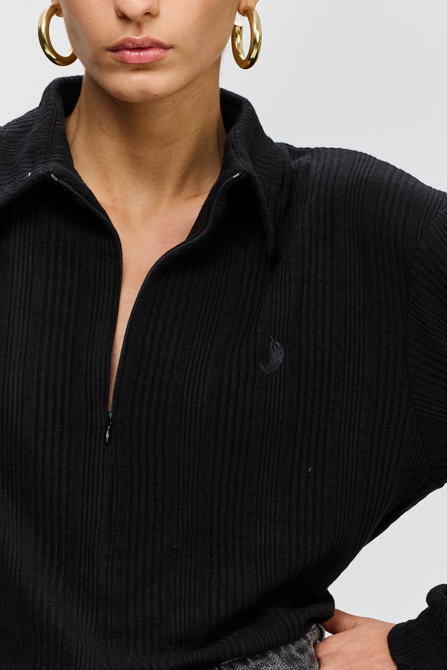 חולצת זיפר ספייסי וונט סריג ספייסי שחורה