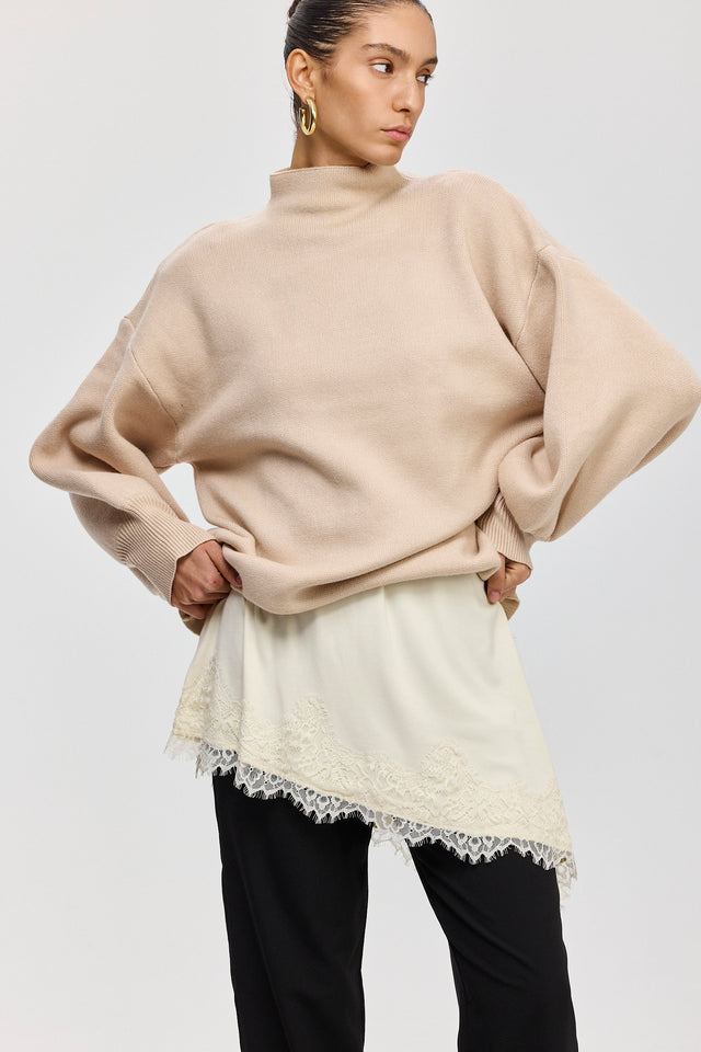 חולצת טוניקה פאמפקין אסימטרית תחרה שמנת