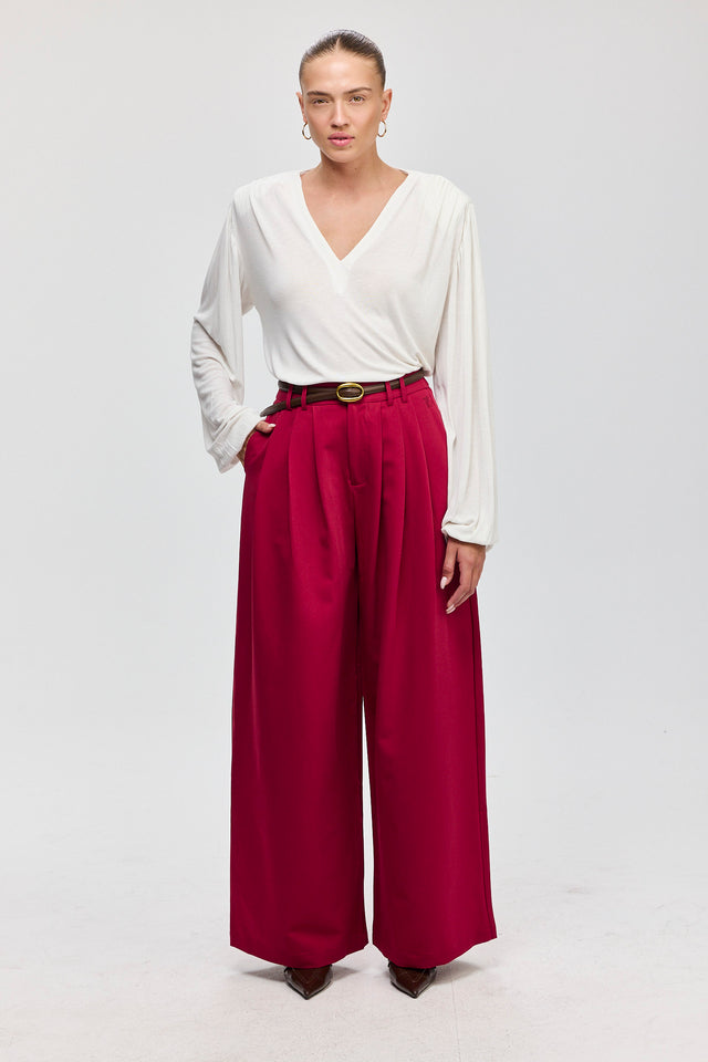 חולצה מפתח וי כיווצים ברוסקטה שרוולים תפוחים שמנת