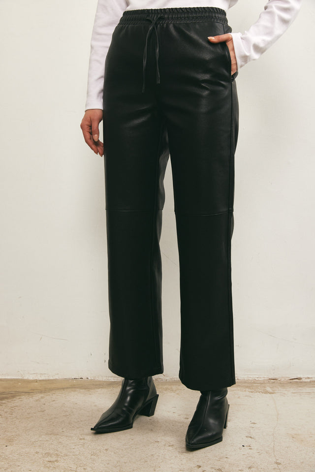 מכנסי דמוי עור סאלי