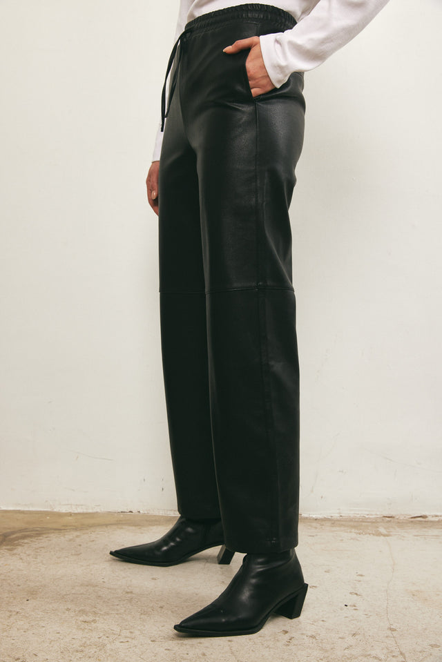 מכנסי דמוי עור סאלי