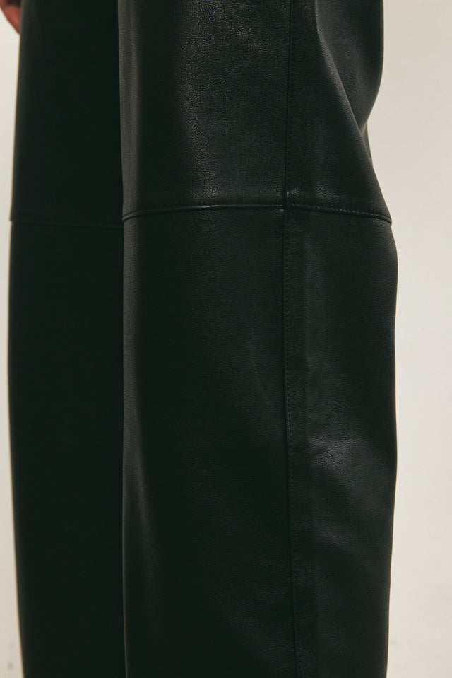 מכנסי דמוי עור סאלי