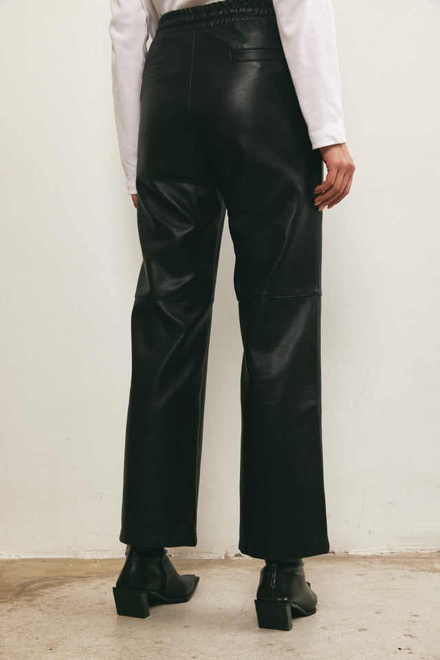 מכנסי דמוי עור סאלי