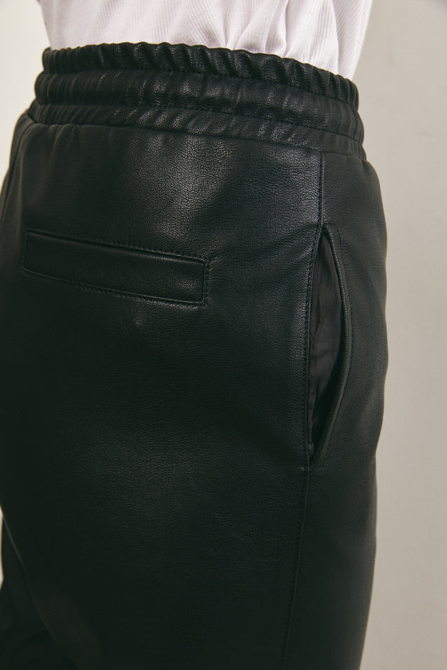 מכנסי דמוי עור סאלי