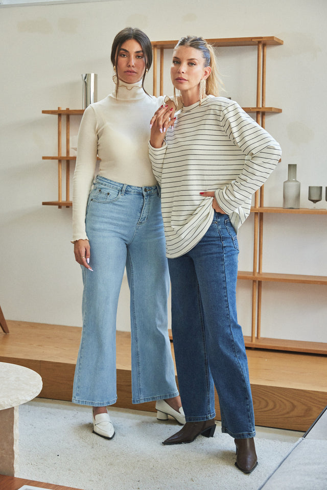 מכנסי ג'ינס מישל גזרת FLARE כחול בהיר