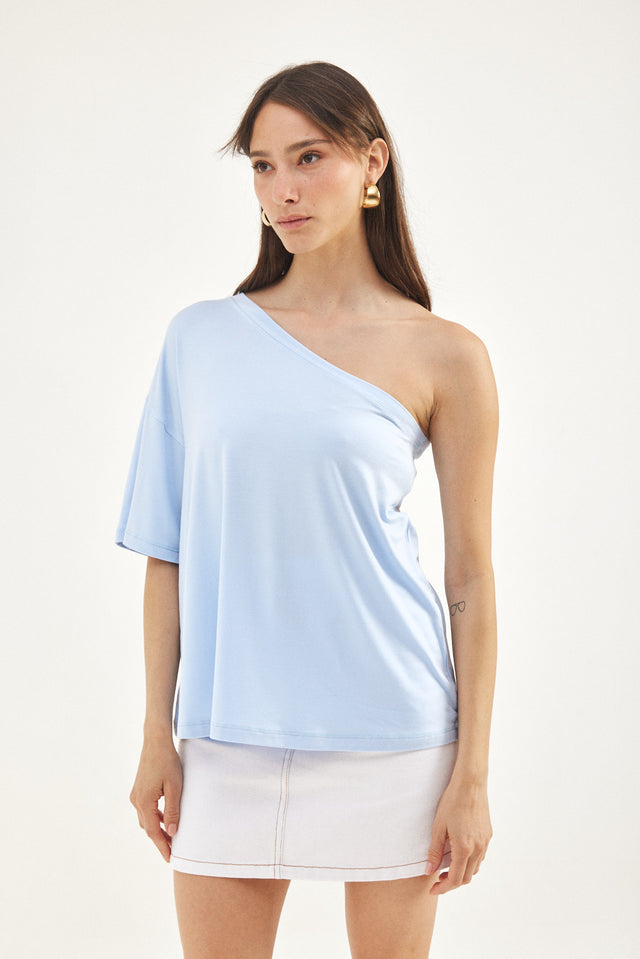 טישרט אוברסייז כתף אחת תכלת