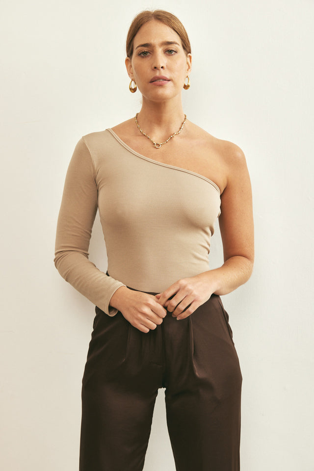 חולצת ריב כתף אחת ארוכה קאמל