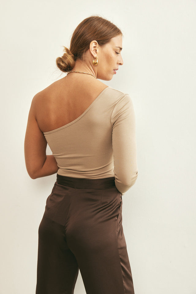 חולצת ריב כתף אחת ארוכה קאמל
