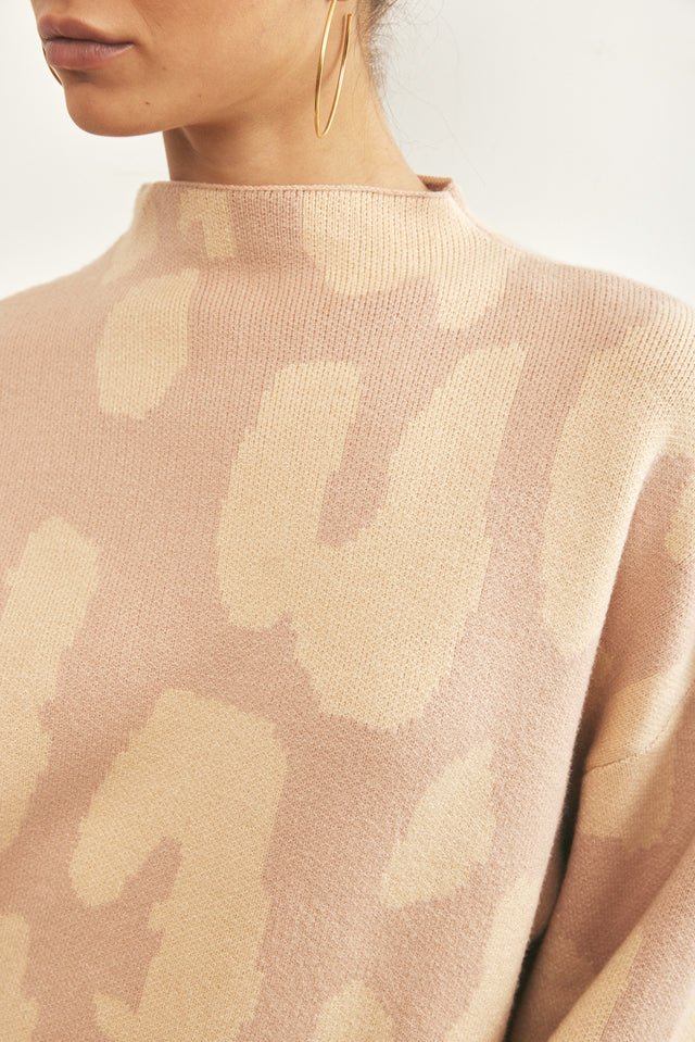 סוודר פרזנט שרוולים תפוחים מנומר קאמל