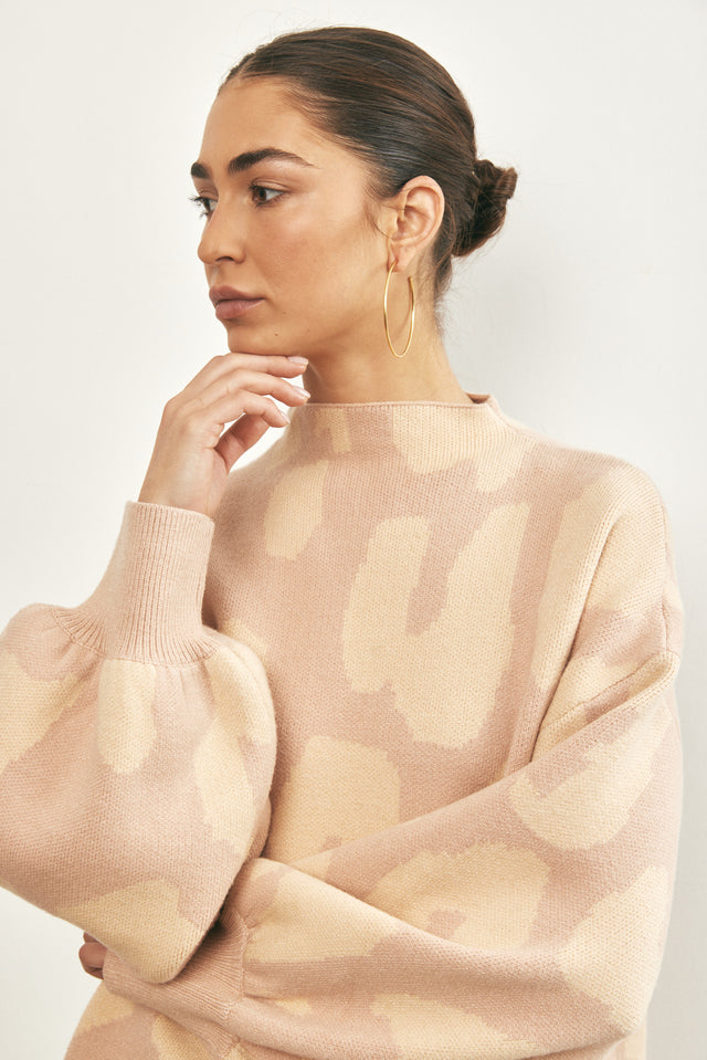 סוודר פרזנט שרוולים תפוחים מנומר קאמל