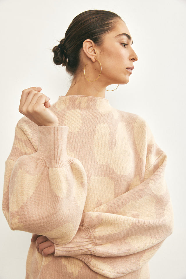 סוודר פרזנט שרוולים תפוחים מנומר קאמל