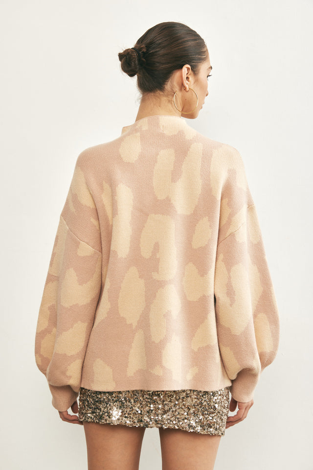 סוודר פרזנט שרוולים תפוחים מנומר קאמל