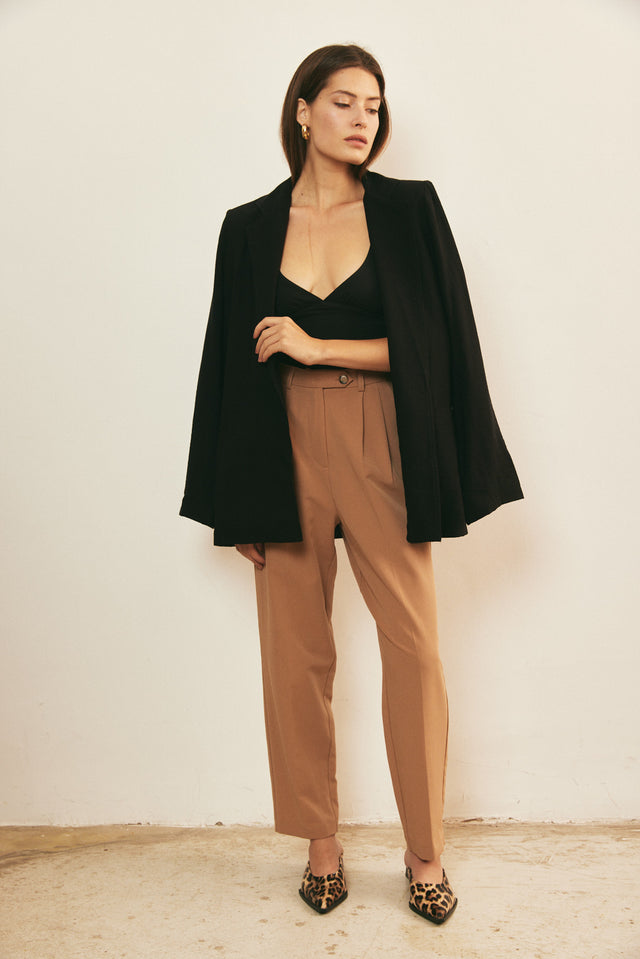 מכנסיים מחוייטים סינמון קאמל