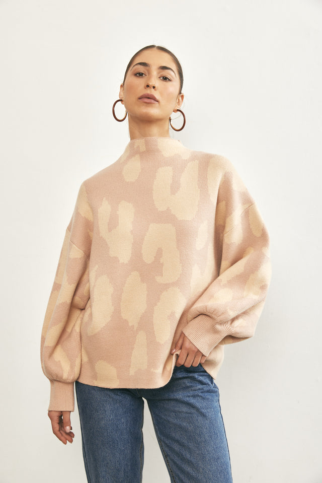 סוודר פרזנט שרוולים תפוחים מנומר קאמל