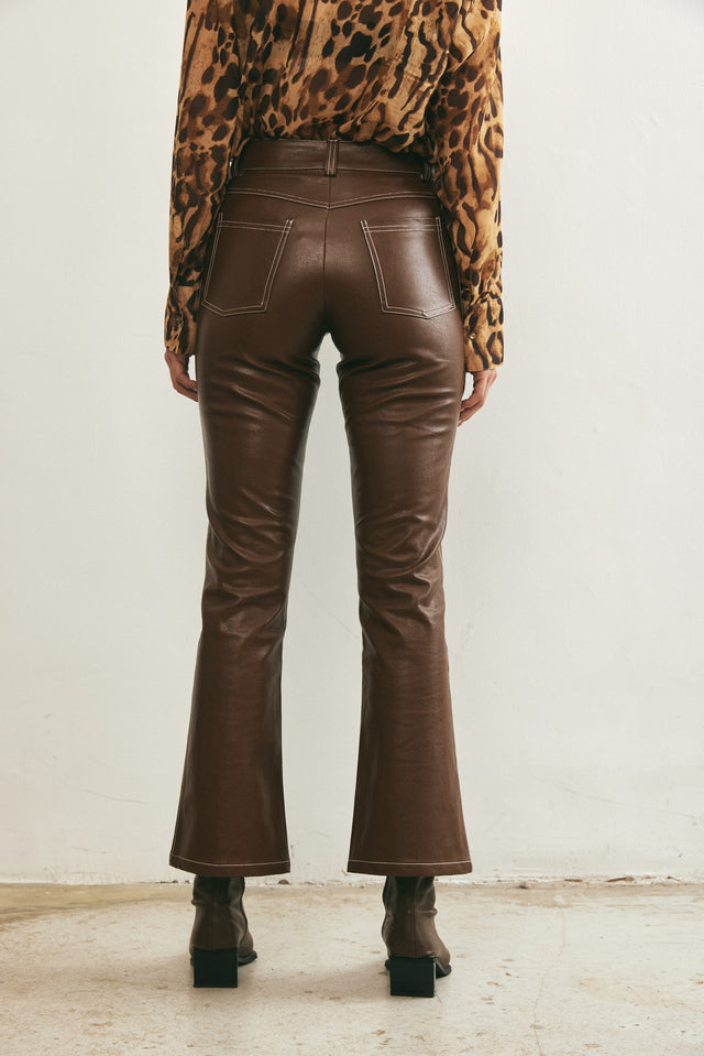 מכנסי דמוי עור מתרחבים חומים