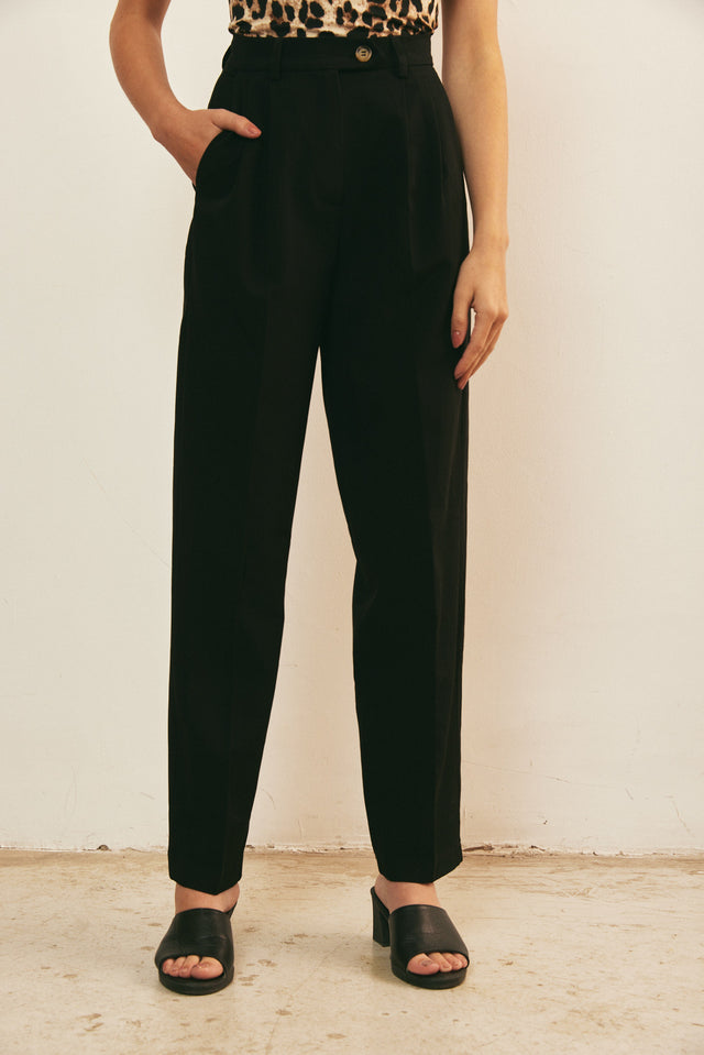 מכנסיים מחוייטים סינמון שחורים