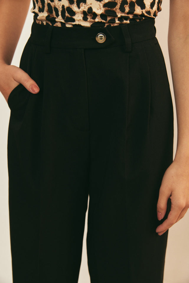 מכנסיים מחוייטים סינמון שחורים