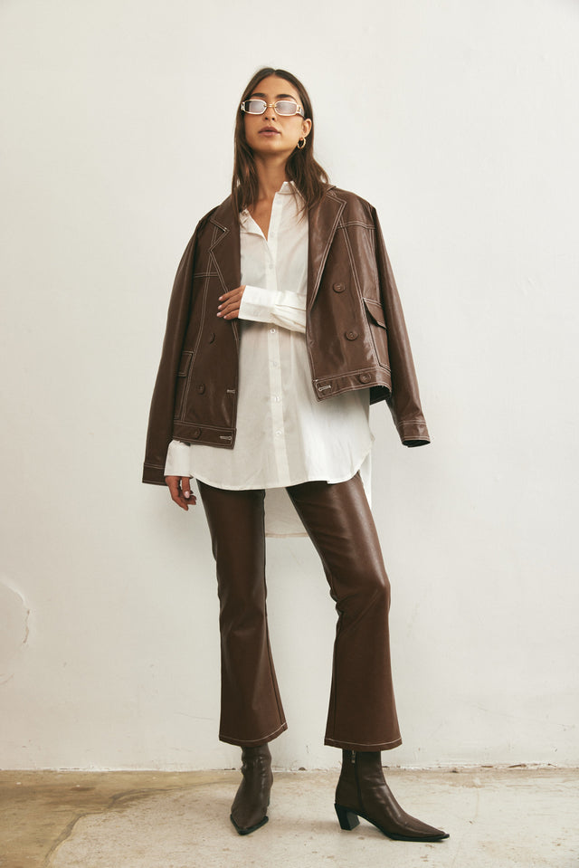 מכנסי דמוי עור מתרחבים חומים